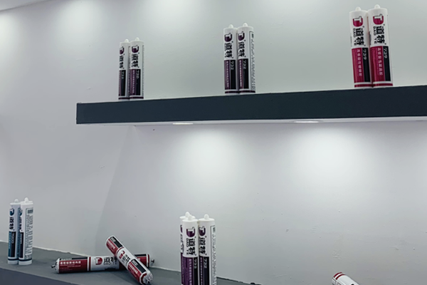 What is The Difference Between Silicone Glue and Structural Glue?